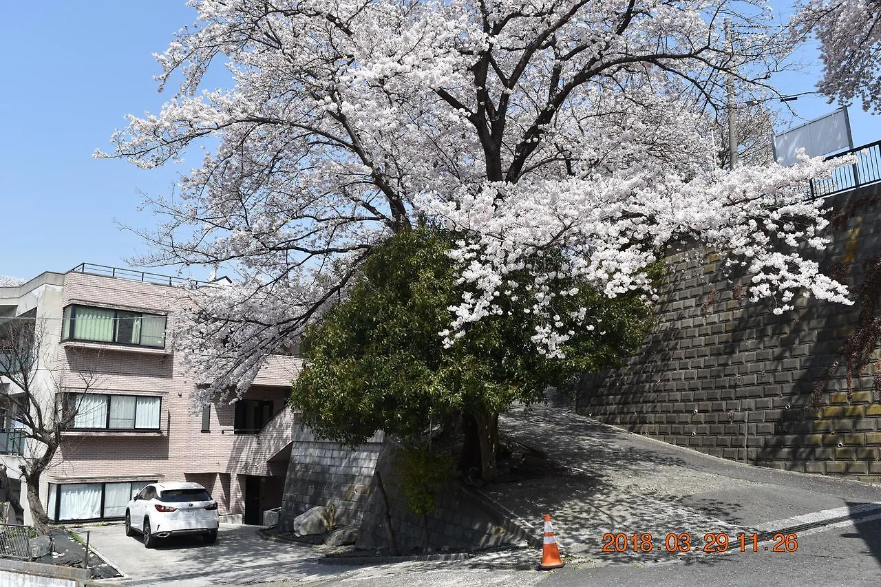 横浜市平楽園弐番館２階アパートメント アパート