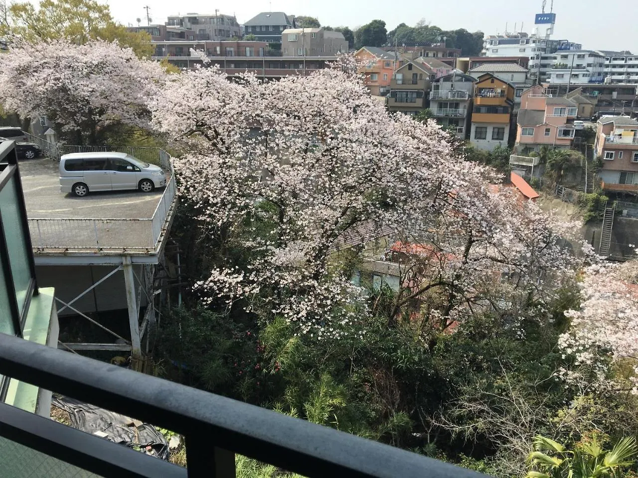 横浜市平楽園弐番館２階アパートメント