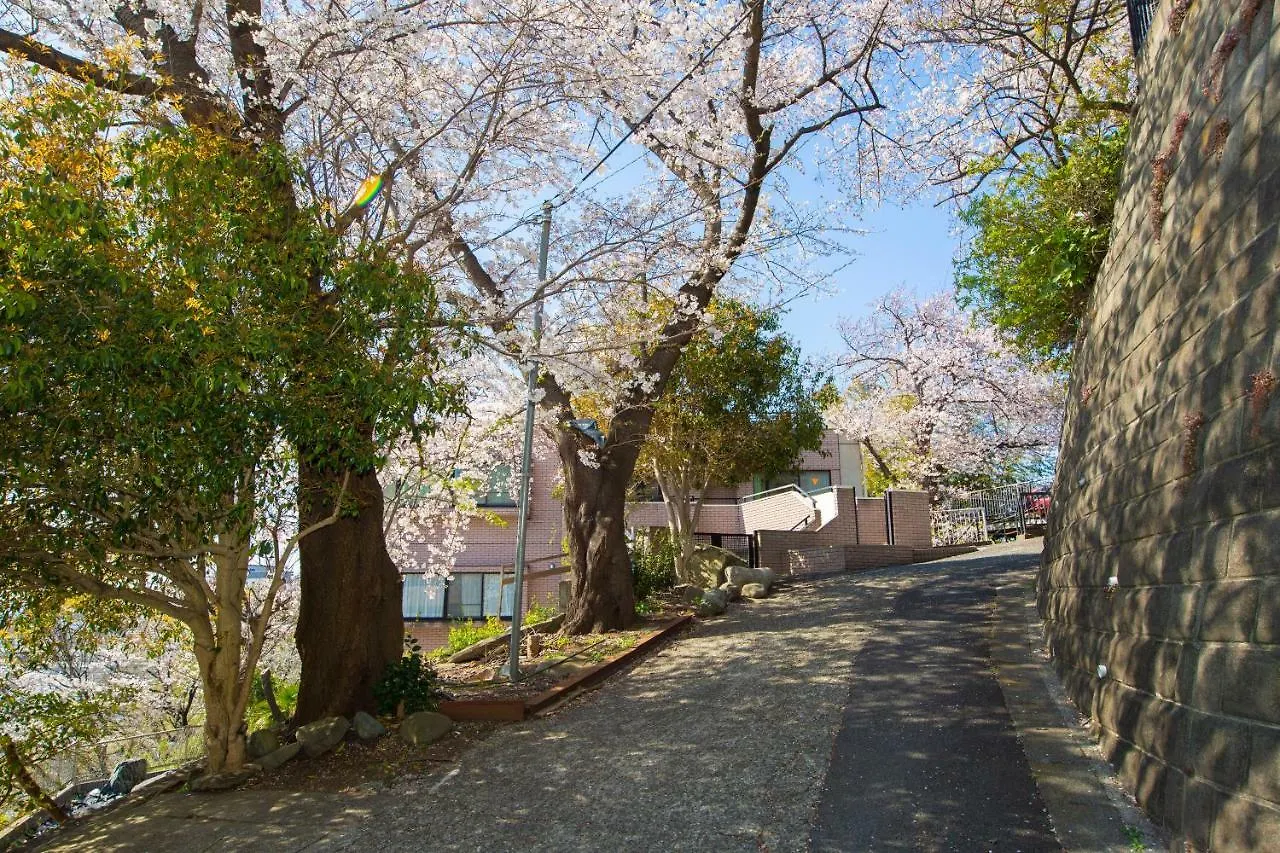 アパート 横浜市平楽園弐番館２階アパートメント