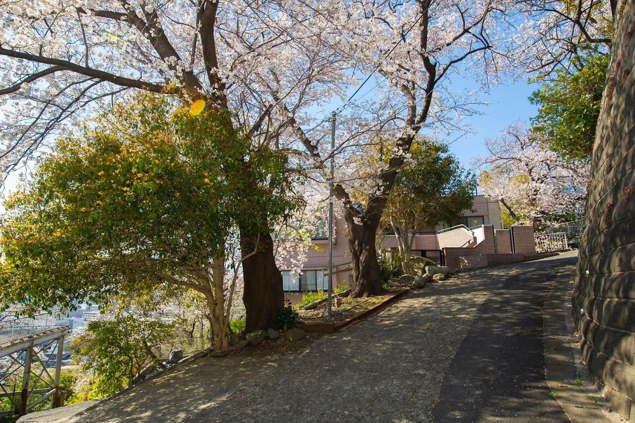 横浜市平楽園弐番館２階アパートメント 0*, 横浜市