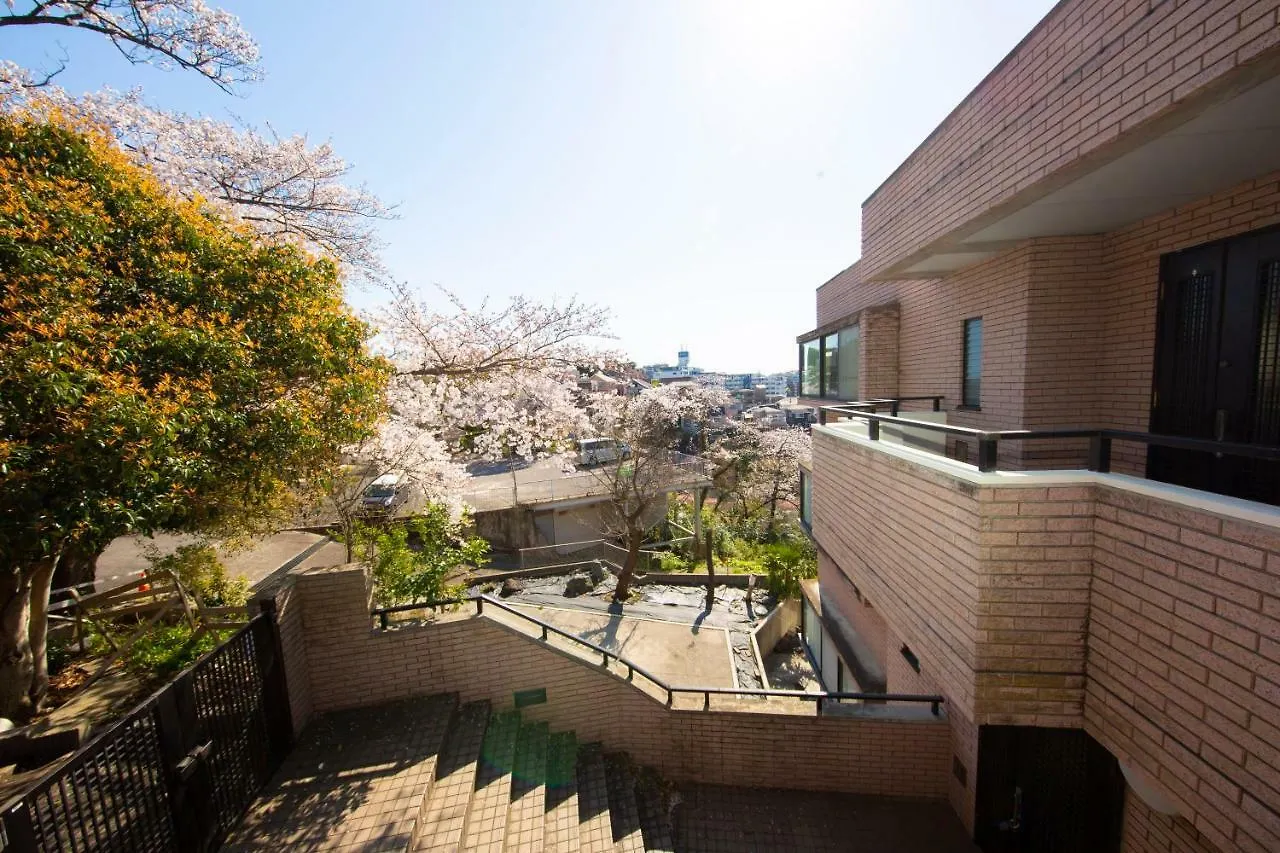 横浜市平楽園弐番館２階アパートメント