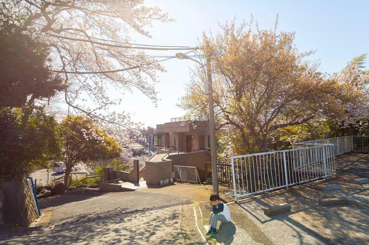 横浜市平楽園弐番館２階アパートメント